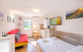 New Studio With Aircon & Free Parking